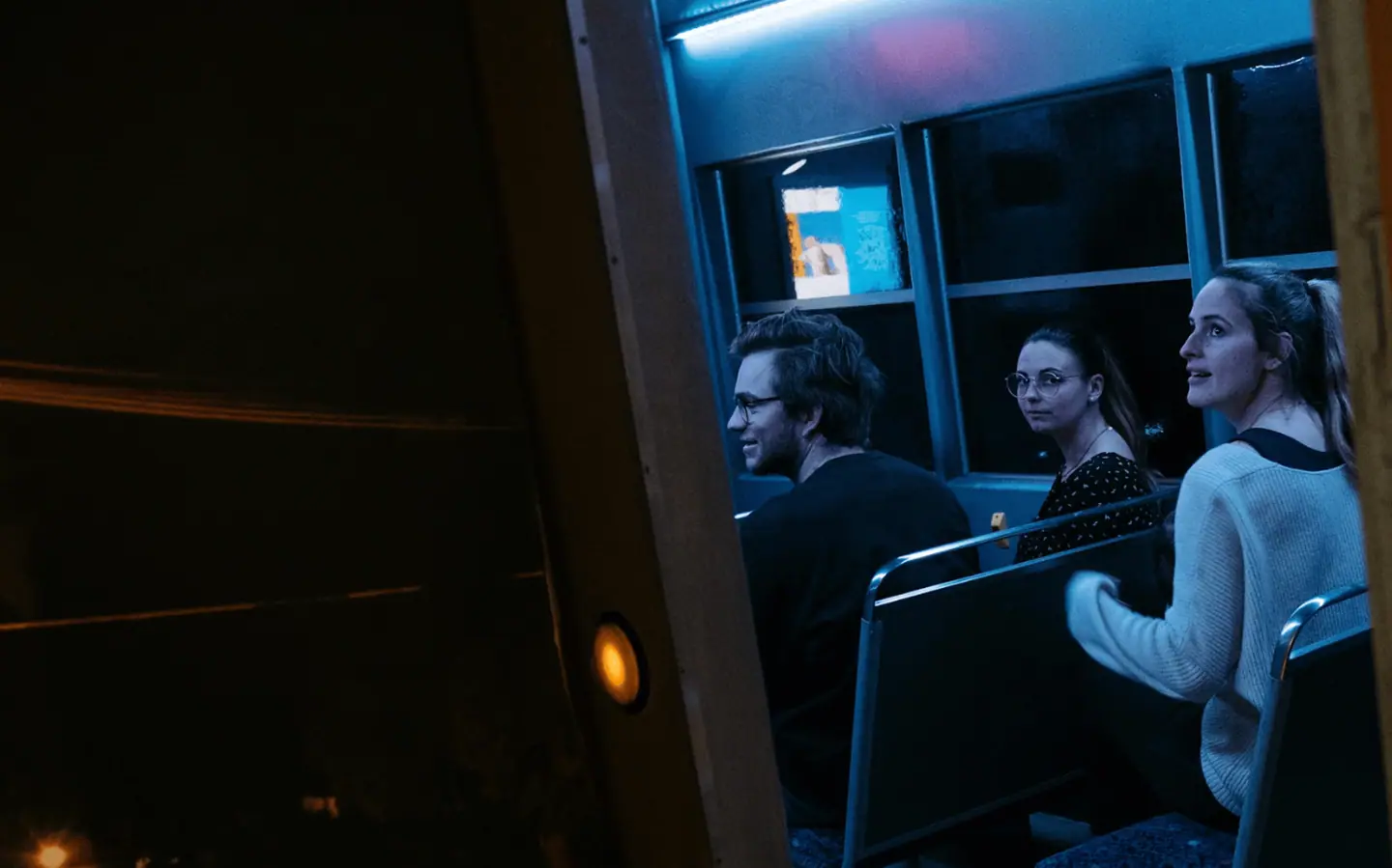 Escape Room Düsseldorf – Locked Room Spielraum mit atmosphärischer Beleuchtung